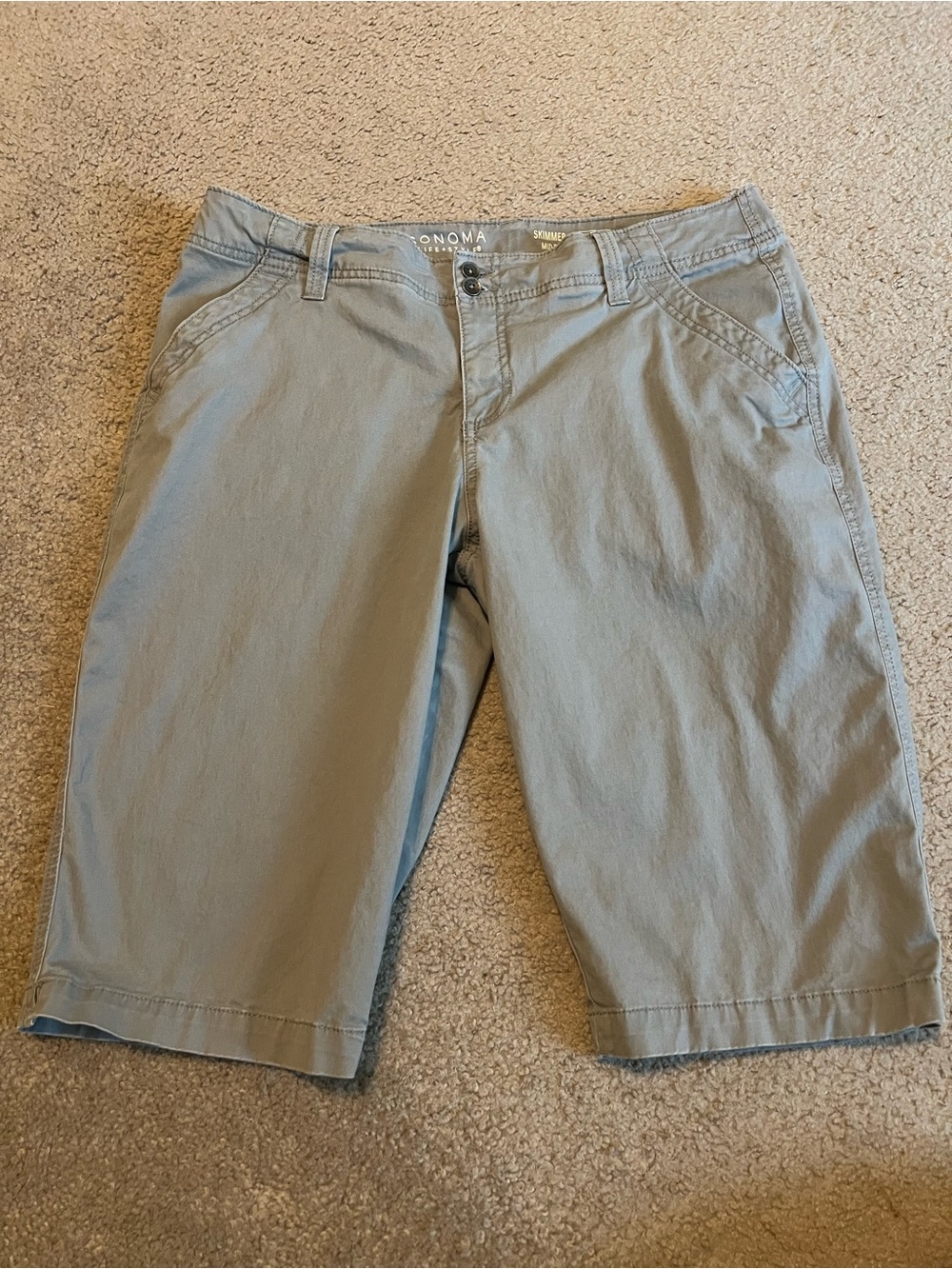 Sonoma Women's Light Gray Knee-Length Bermuda Shorts.  size 14.       (6)